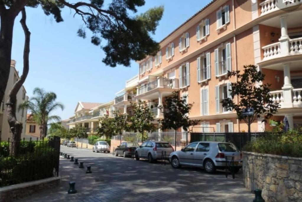 Appartement T3 agréable, proche centre et plage. Carqueiranne Extérieur photo